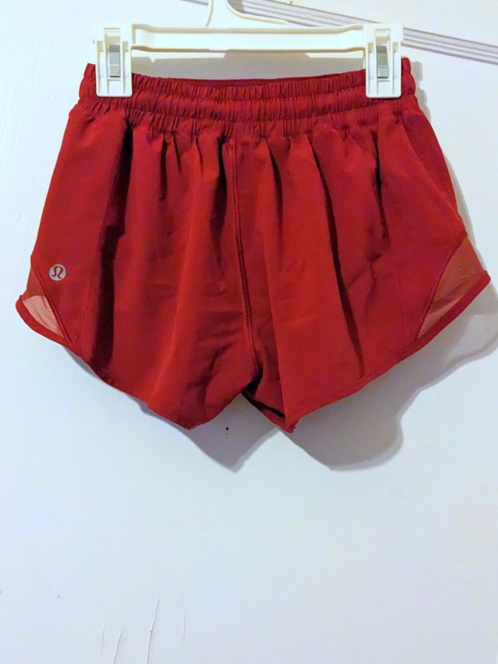 Lululemon Hotty Hot Shorts 2.5" Inseam Burgundy Red Size 2 - Picture 2 of 6